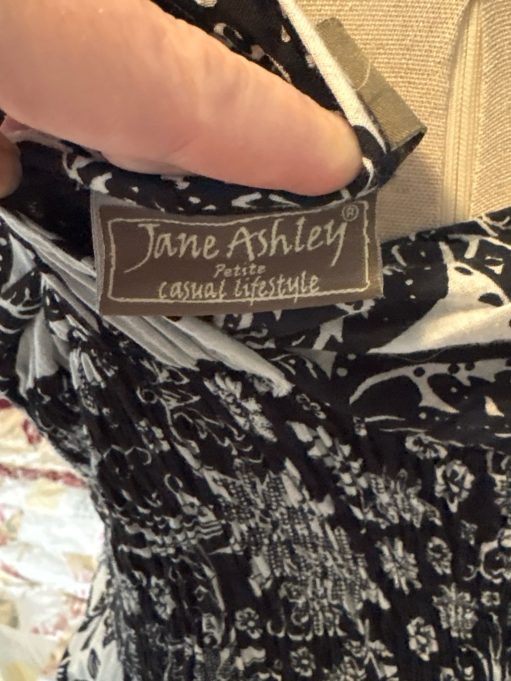 Jane Ashley Black & White Floral V-Neck Maxi Dress - Picture 5 of 7